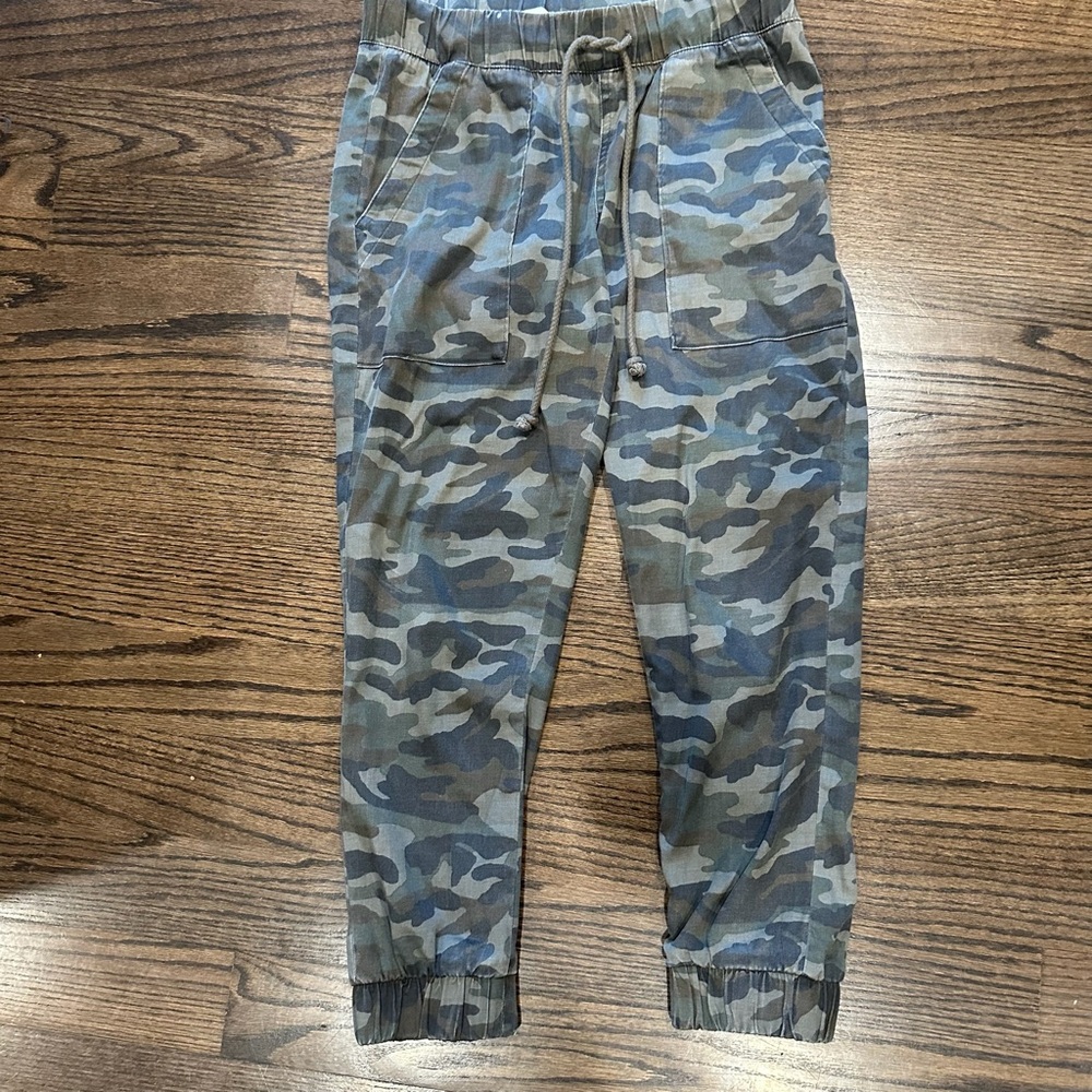 Bella Dahl Camouflage Jogger Pants